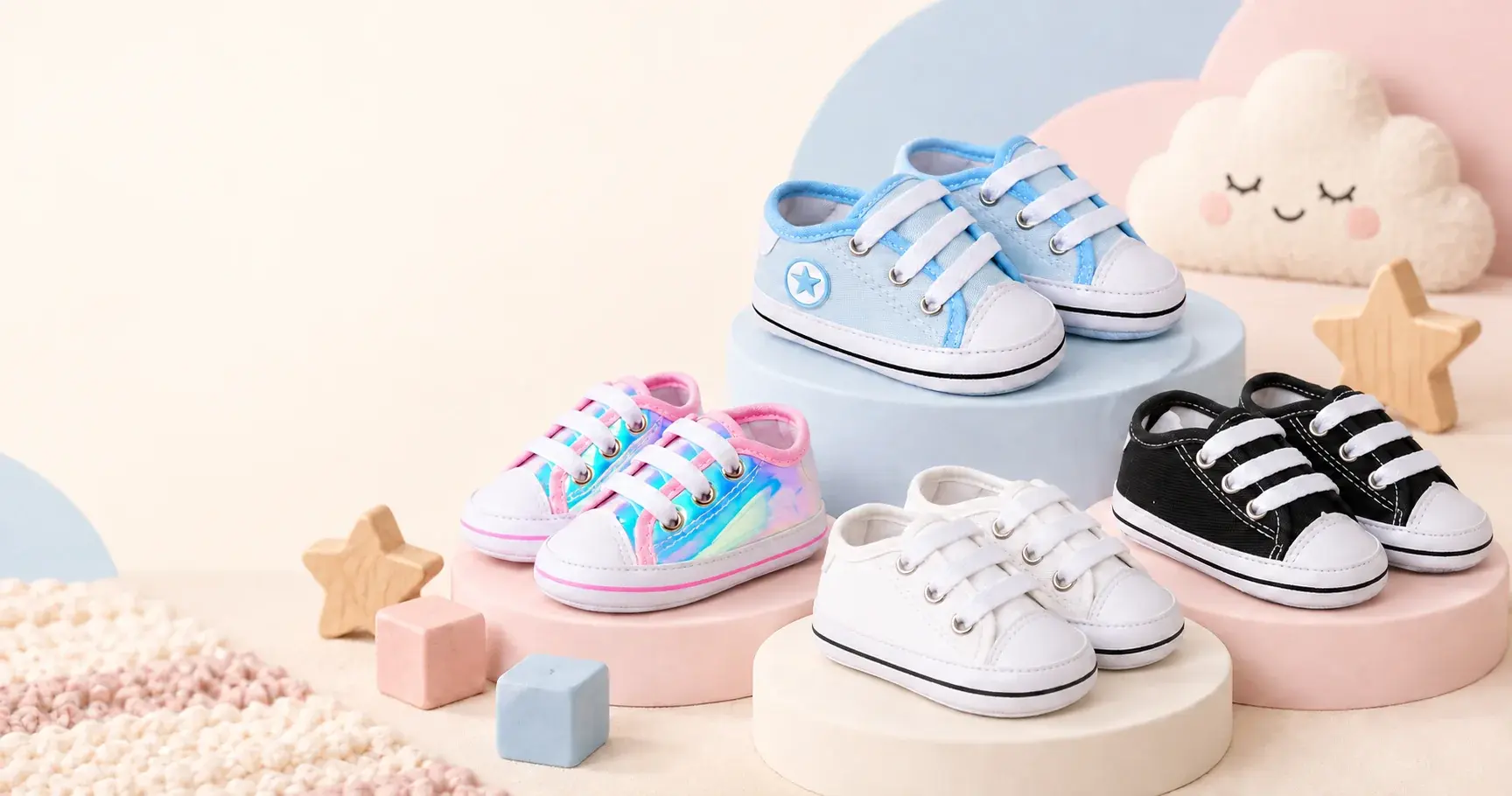 Tênis Starzinho em pedestais pastel: azul bebê, holográfico, branco e preto